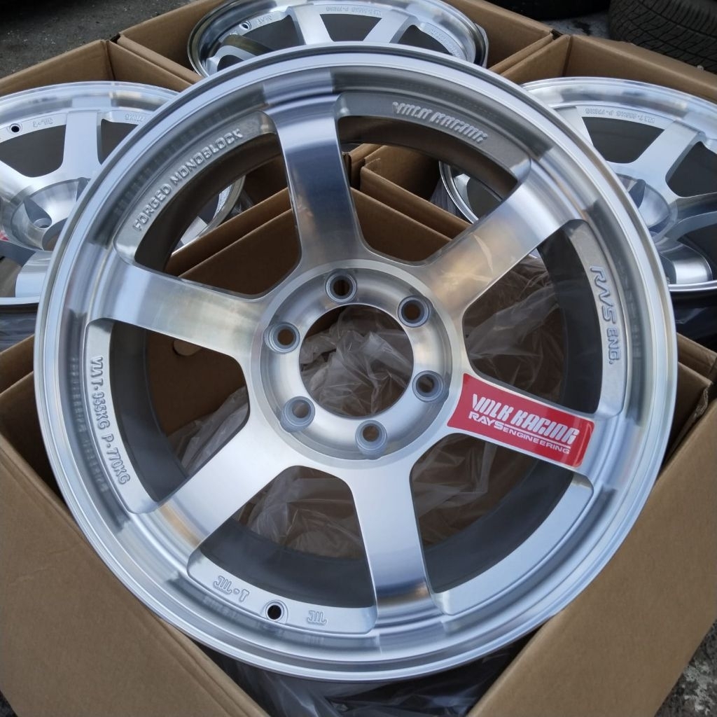 Velg replika volkrays Te37 exs pajero fortuner Ring 18