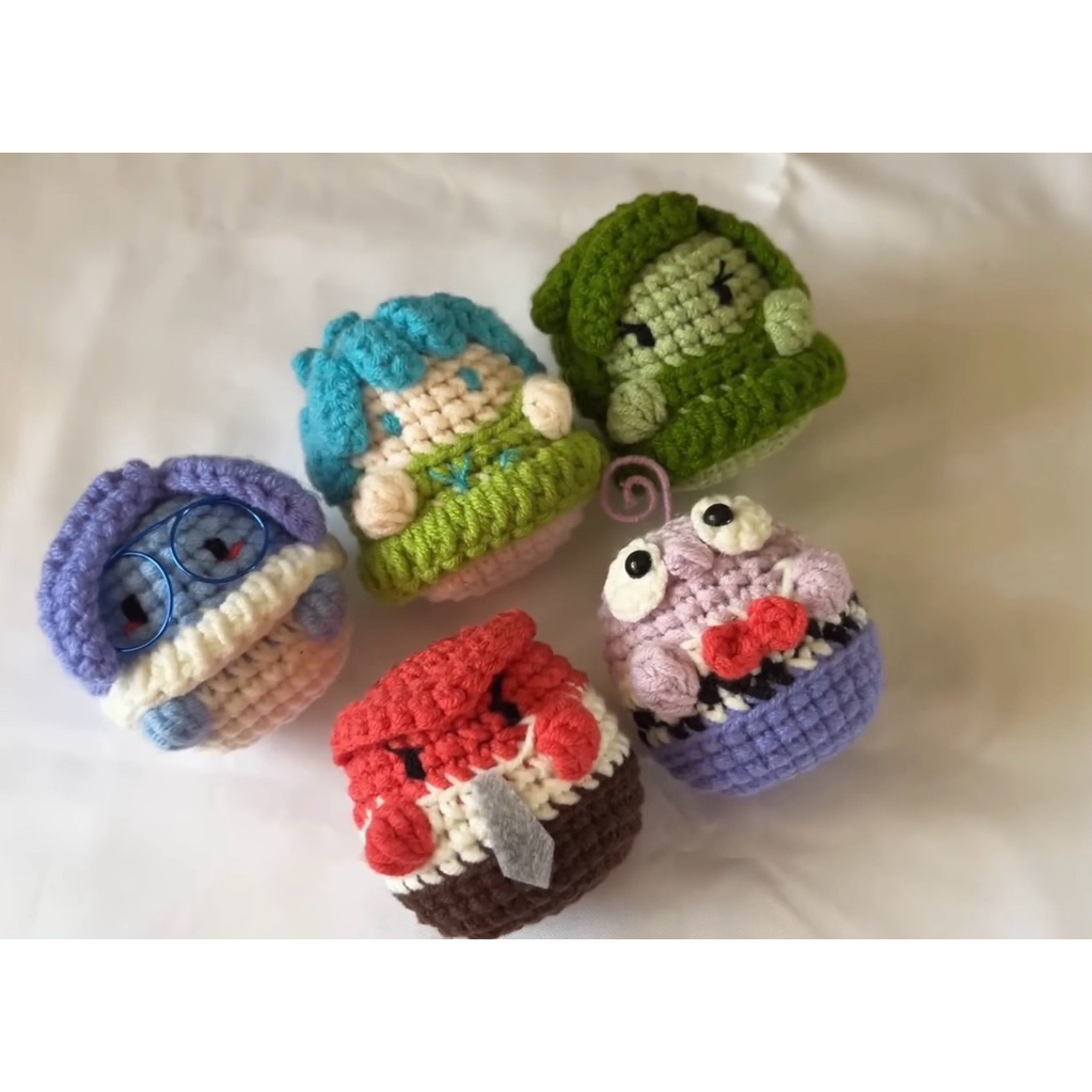 Crochet inside out doll keychain | boneka amigurumi rajut inside out