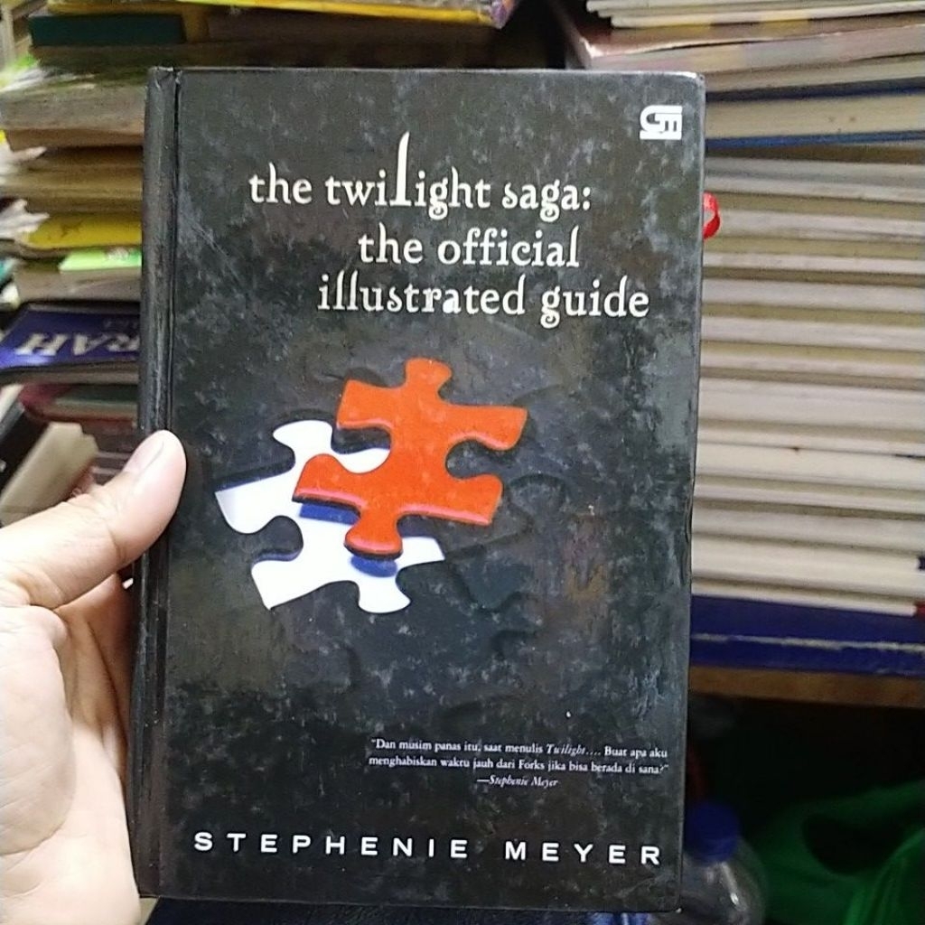 buku the twilight saga the official illustrated guide by Stephenie Meyer hardcover original