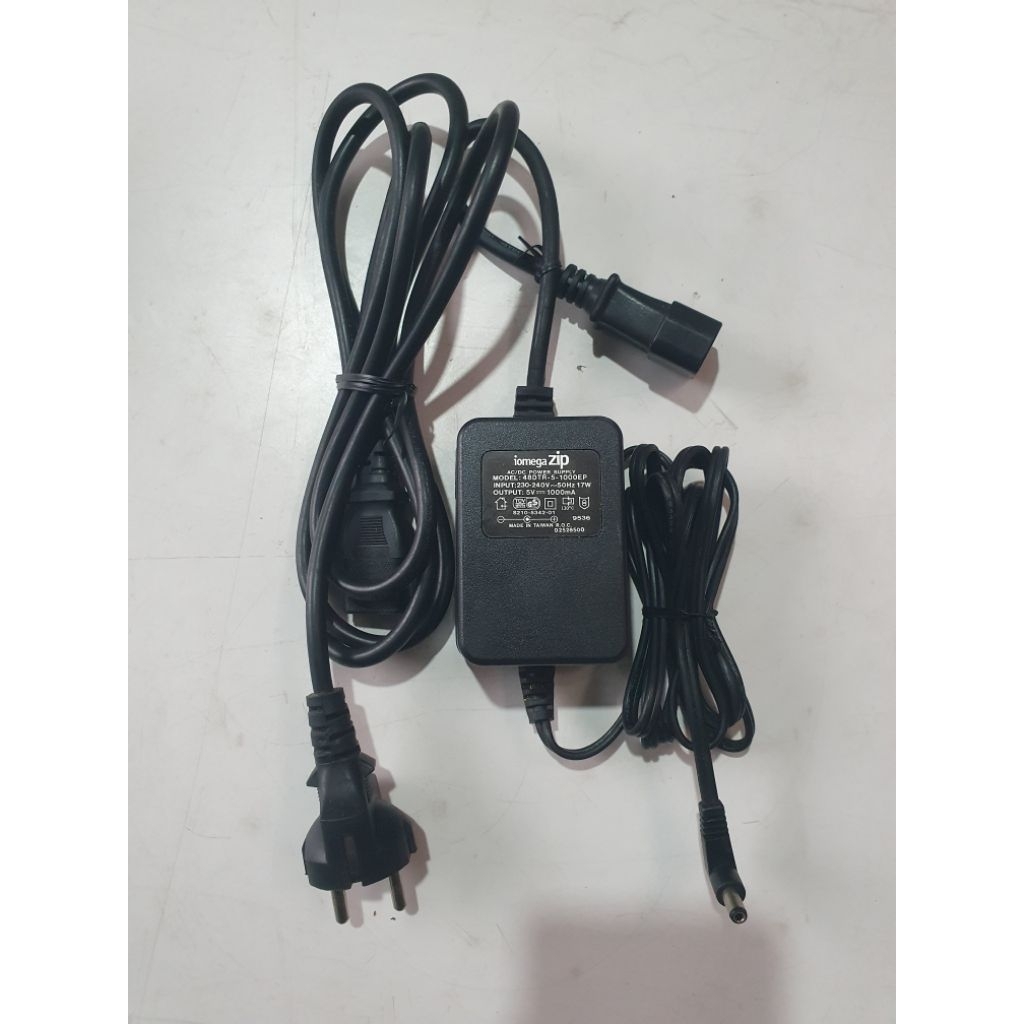 Adaptor Charger iomegaZip 5V-1000mA port 5*5mm