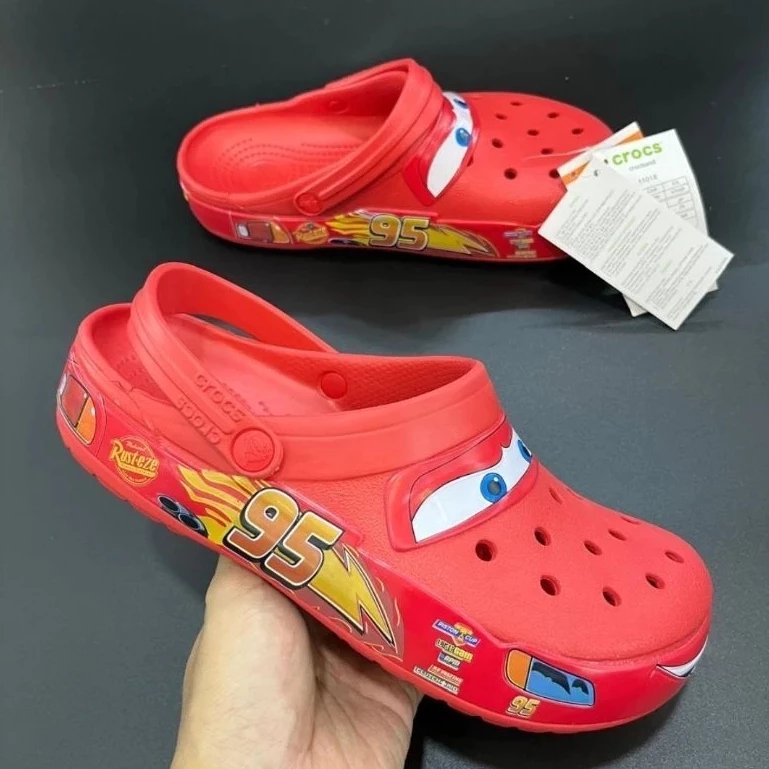 BESTPROMO Crocs Sandal Classic Clog Cars Dewasa Merah 95 Lightning McQueen Unisex Nyaman dan Ringan