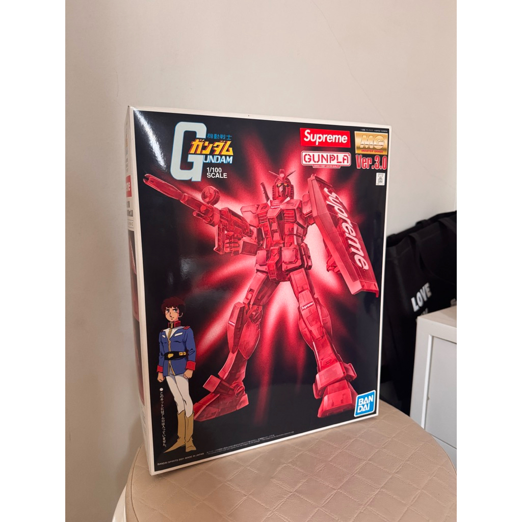 Supreme MG/1/100 RX-78-2 Gundam Ver. 3.0