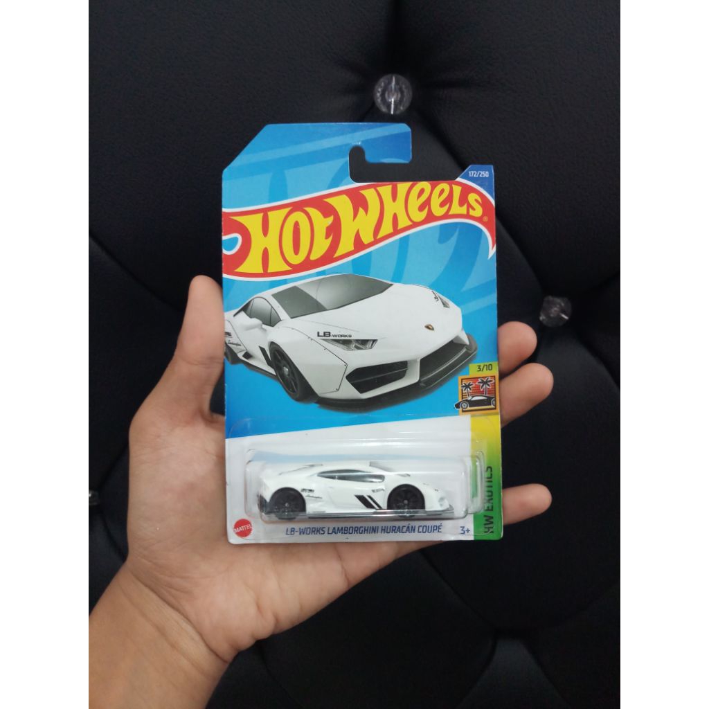 Hot Wheels Lamborghini Huracan LBWK Putih