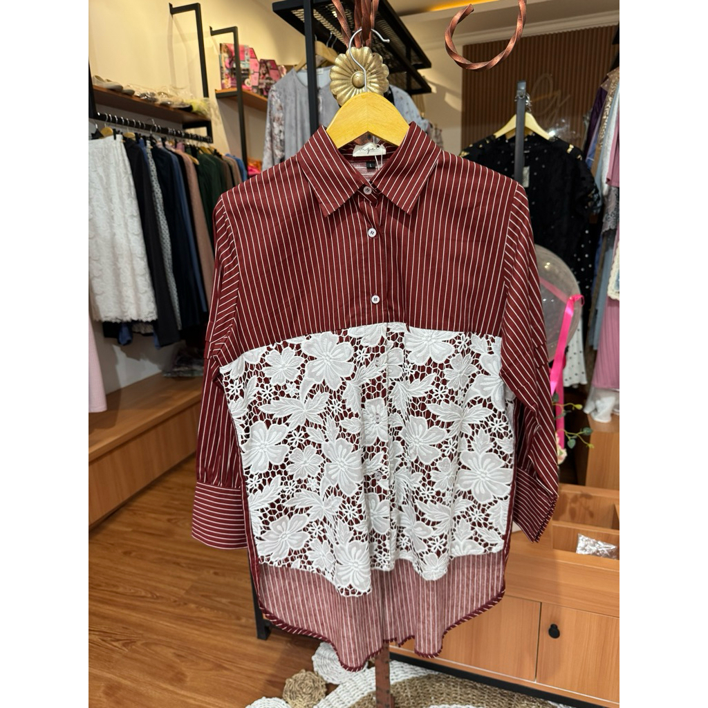 GUZEL FASHION | Hawa Shirt | Kemeja Katun Wanita Stripe Maroon Brukat Lengan Panjang