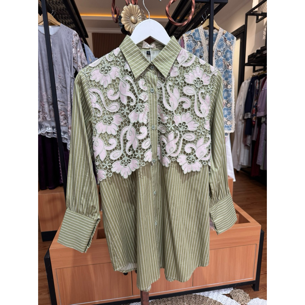 GUZEL FASHION | Hawa Shirt Sage Cream | Kemeja Katun Wanita Motif Stiped Warna Hijau dengan Variasi 