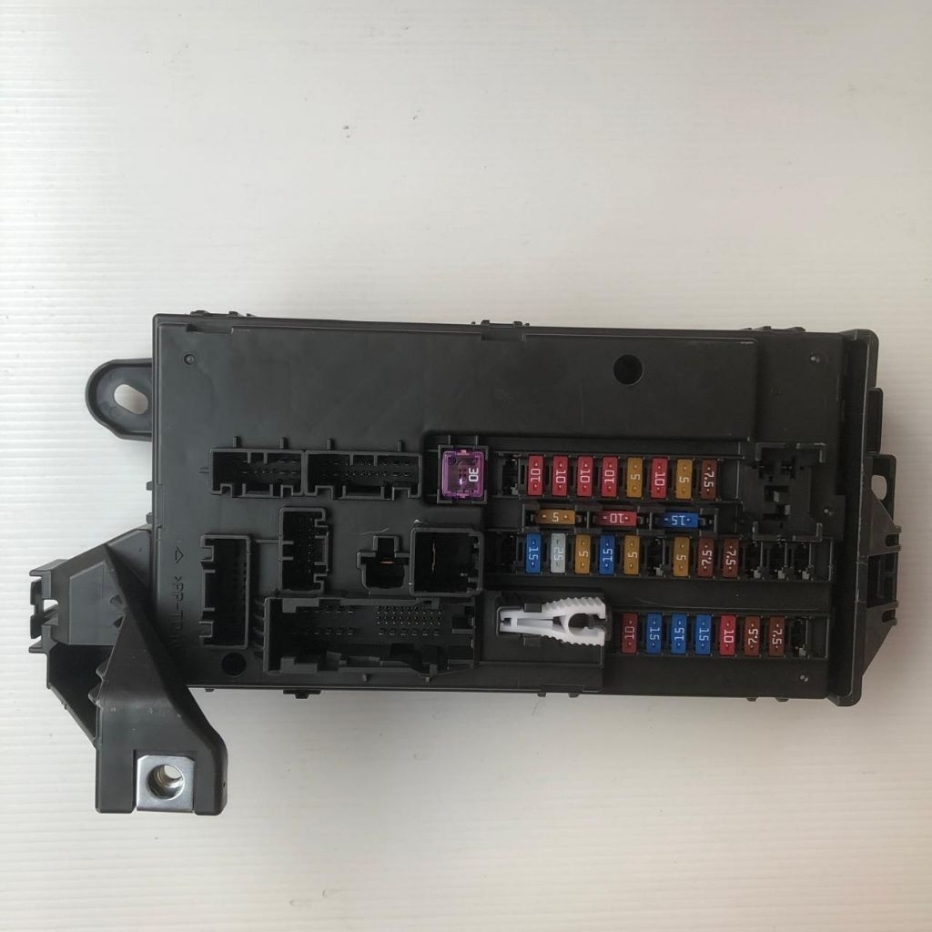 BCM box sekring dalam fuse box Calya Sigra