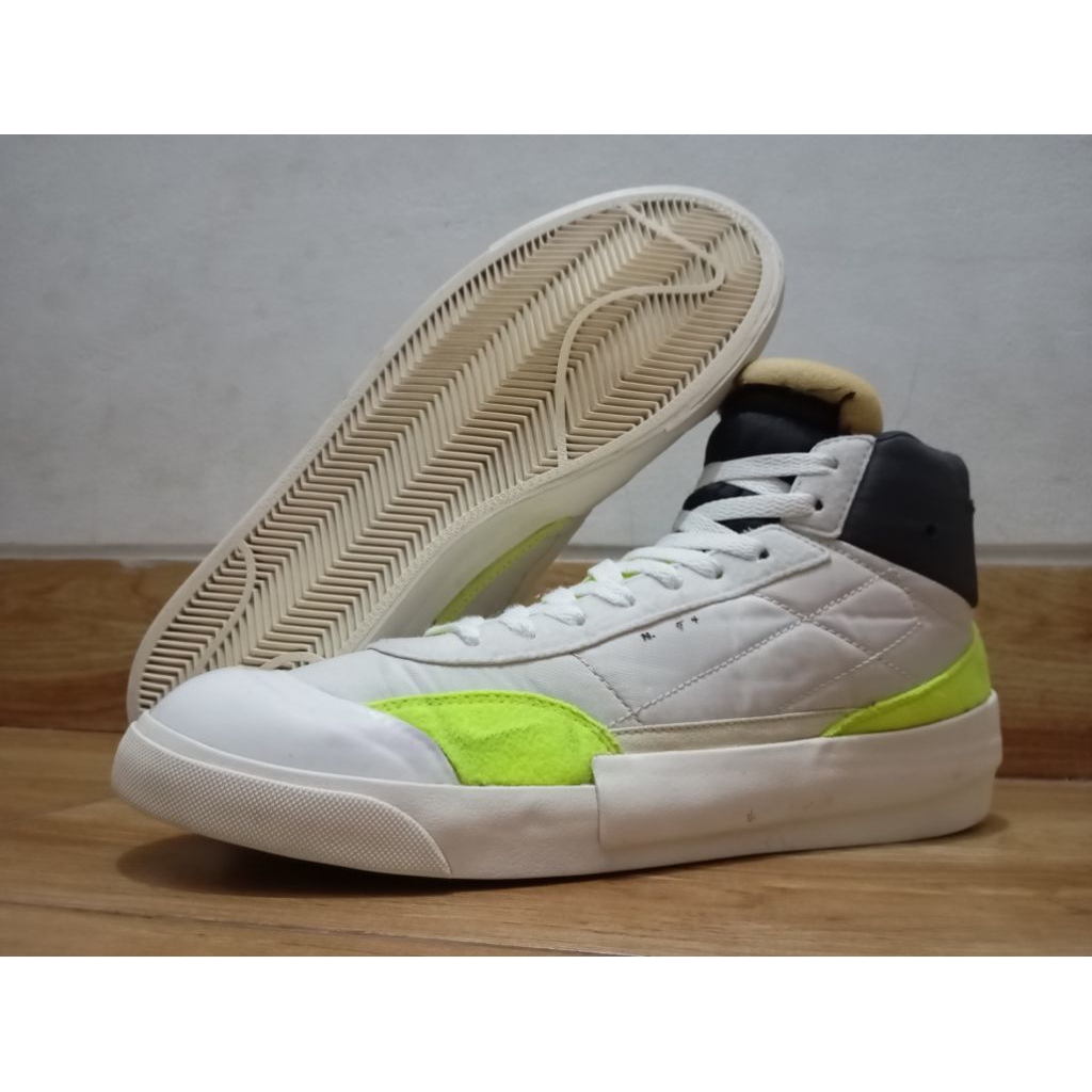 sepatu sneakers Nike Drop Type Mid