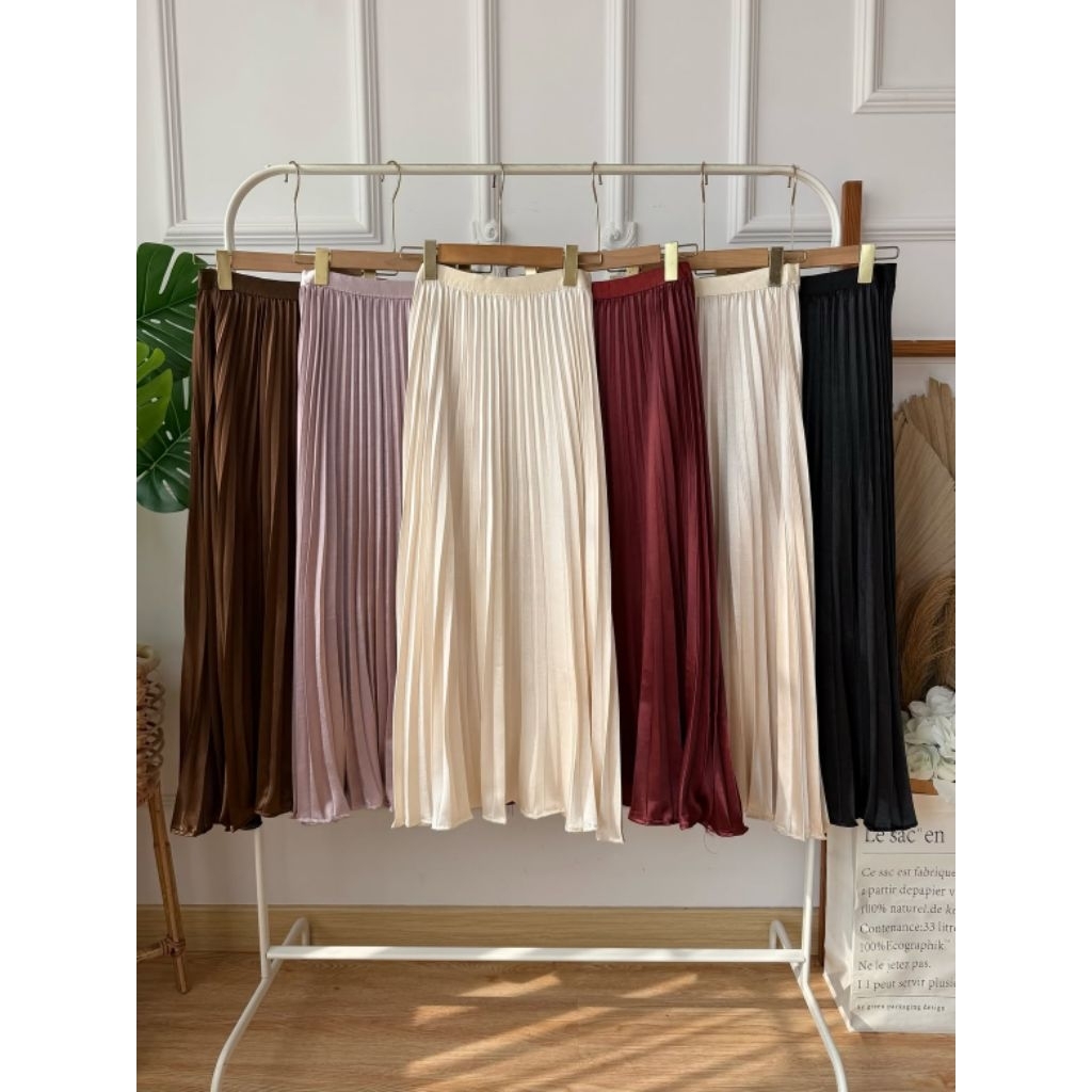 Pavlina Skirt Plisket Silk LP : 60-90 cm; PJ : 92 cm***808 A