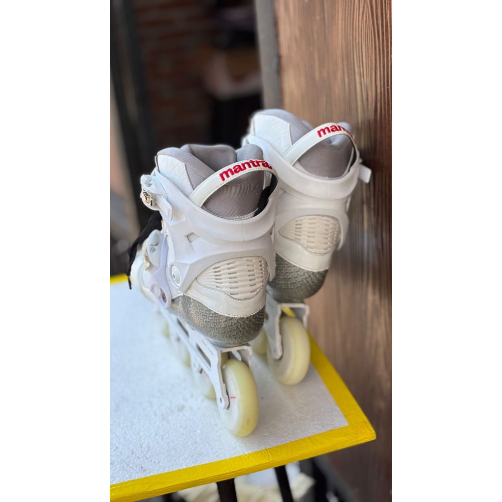 sepatu roda slaloom merk mantra ukuran boot 41 ukuran roda 80mm