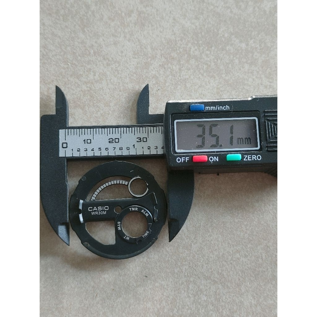plat arloji casio ukuran 35,1 milimeter