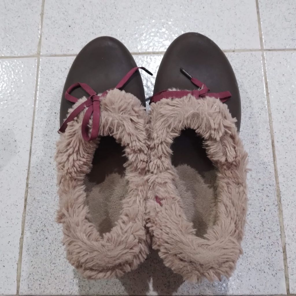 SEPATU SLIP ON CROCS ORIGINAL (GRETEL) BEKAS MURAH