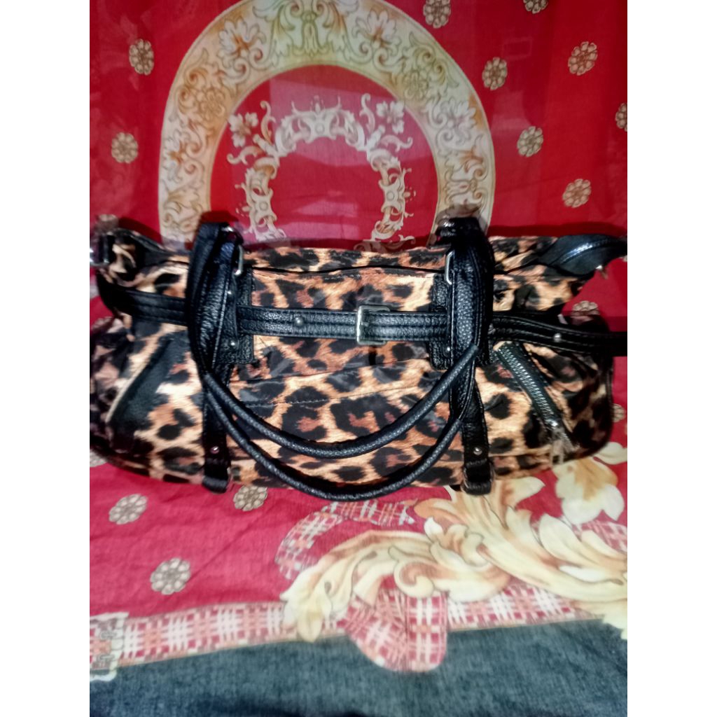 PRELOVED TAS SLEMPANG WANITA , MOTIF LEOPARD (MACAN TUTUL)