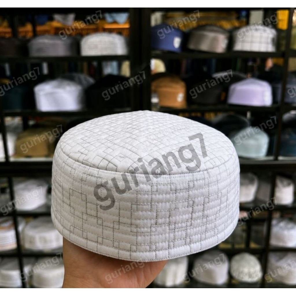 Peci Malawi Putih 1 Kodi ( 20 Pcs ) GROSIRAN