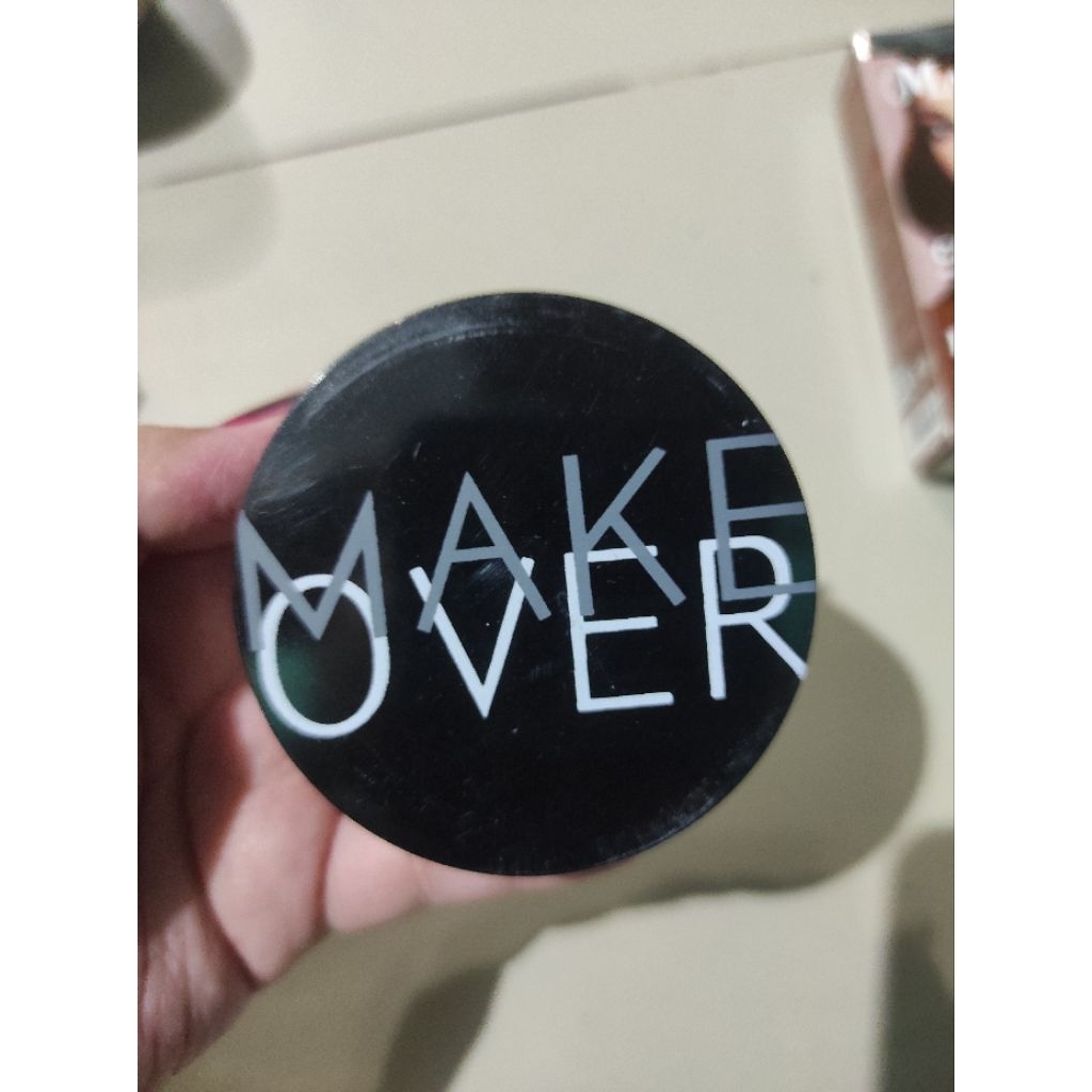 Bedak tabur MakeOver