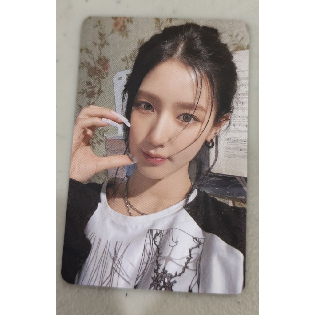 Official photocard pc gidle (g)i-dle mini 7th album I-feel Miyeon