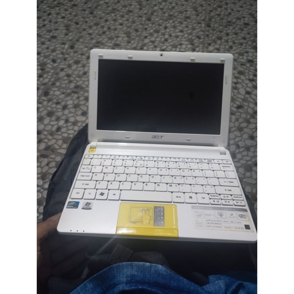 langka netbook acer happy 2 seperti baru batre 3 jam