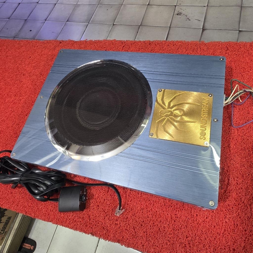 Subwoofer Kolong Aktif SOUNDSTREAM RFM8.2 Built in Power 2 Channel