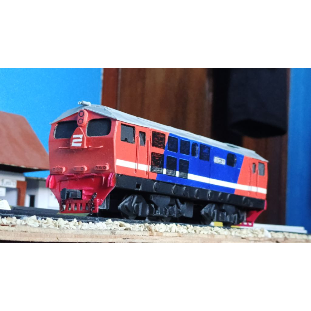 Miniatur lokomotif BB304 full handmade skala 1:50 [Pre-Order]