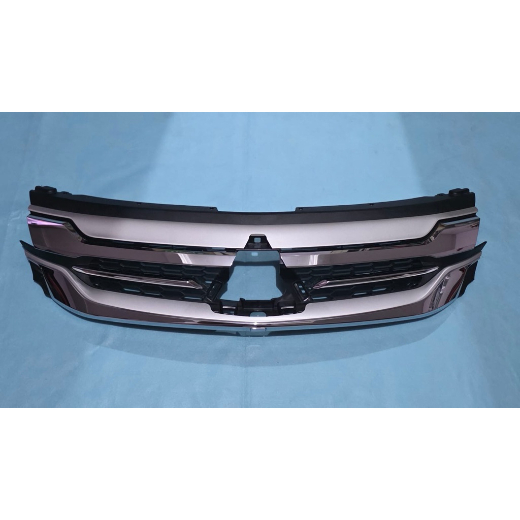Gril bemper depan mitsubishi pajero 2017 Original