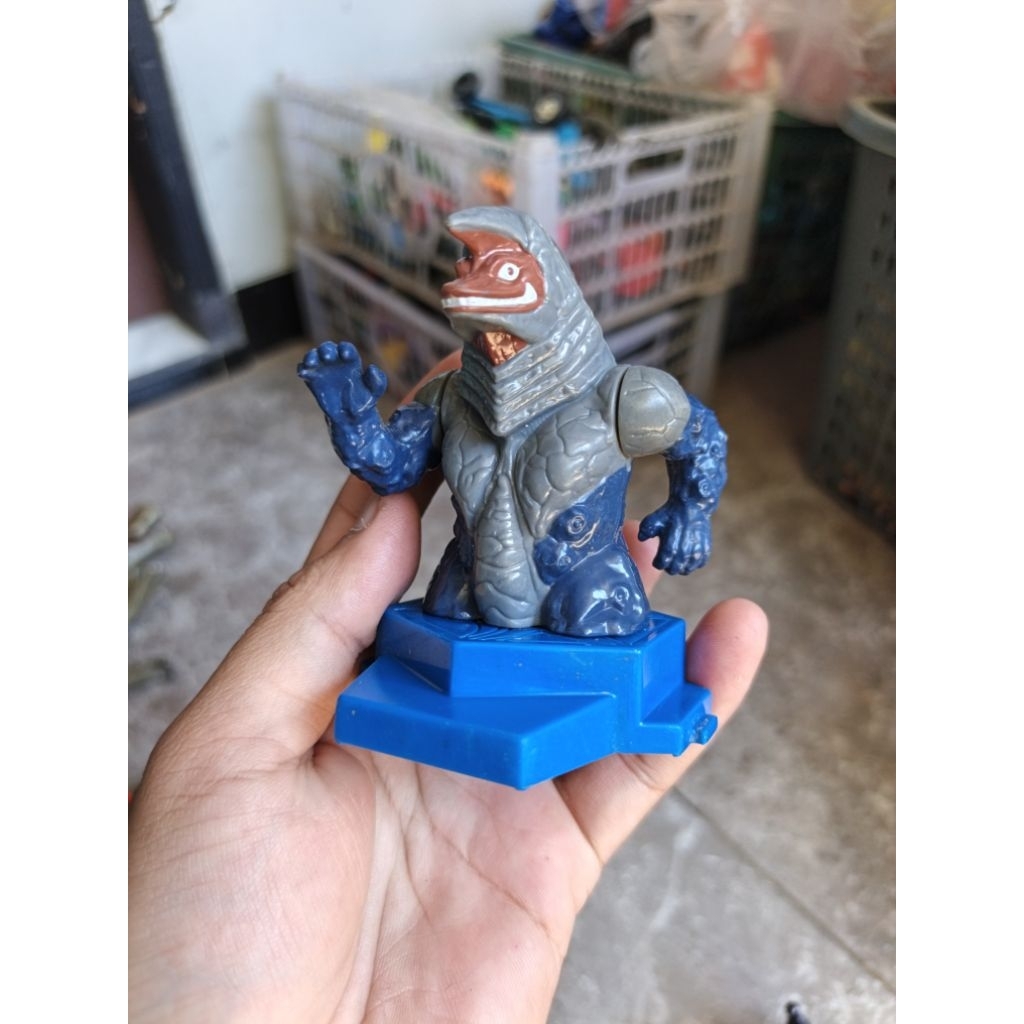 figure kaiju golza monster ultraman