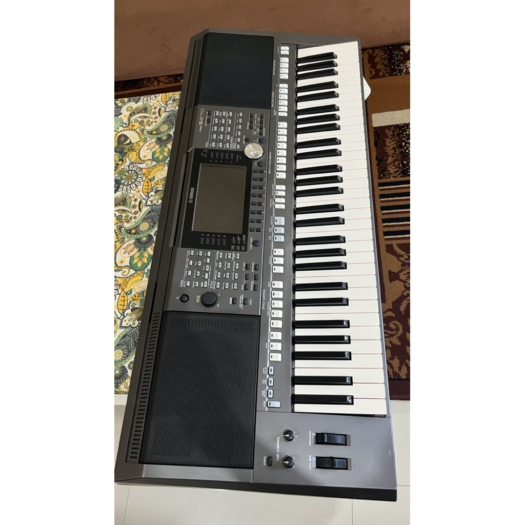 Yamaha PSR - S 970 bekas