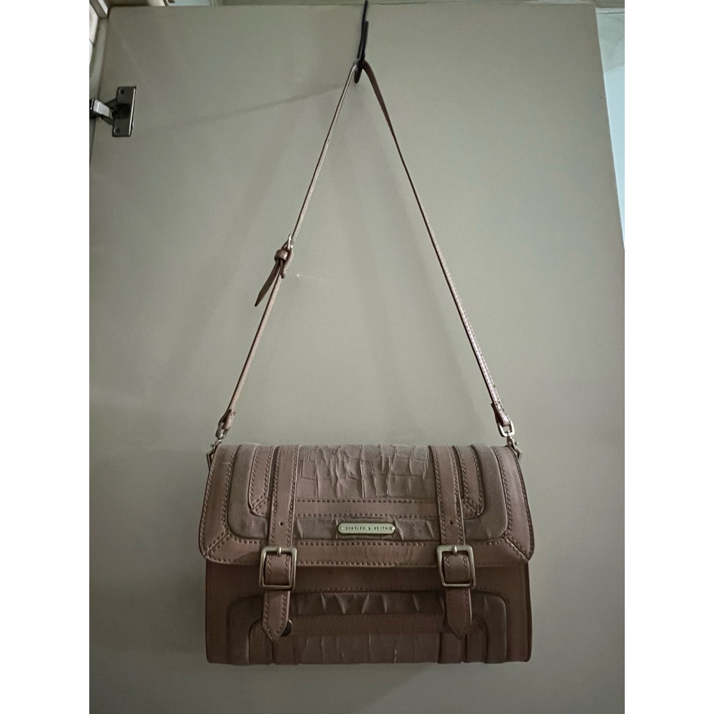 Tas Tenteng Wanita Merk Charles and Keith Pink