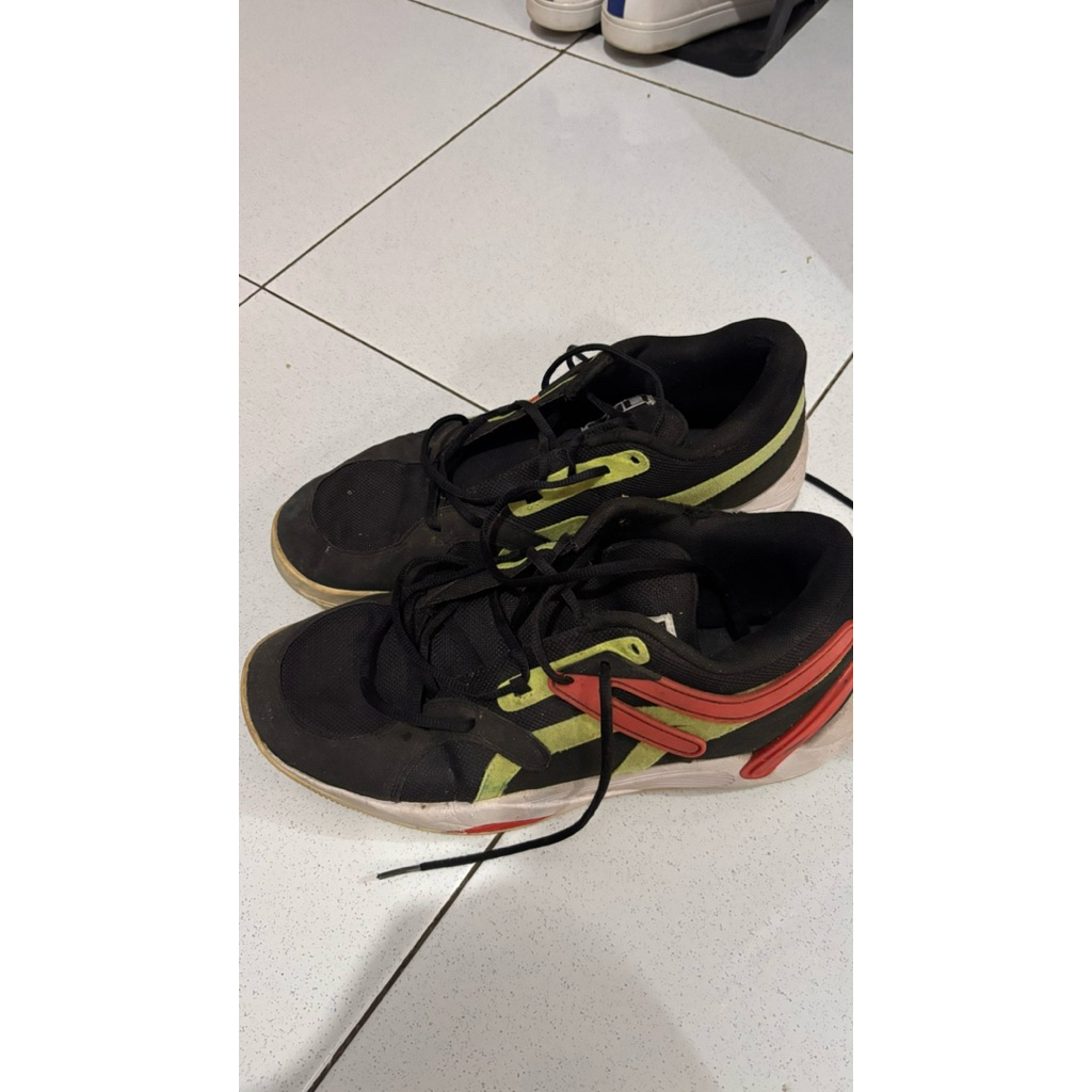 Sepatu basket puma