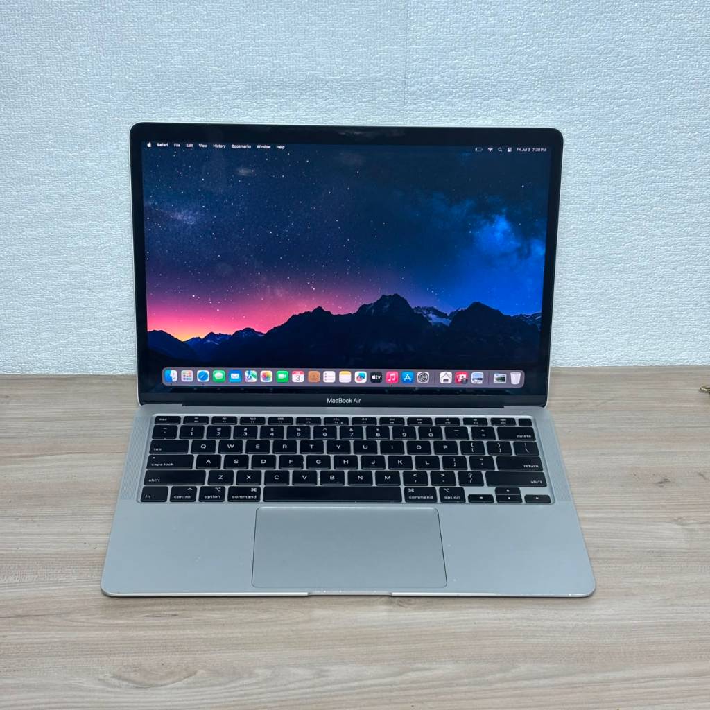 Macbook Air 2020 Core i7 GEN 10 RAM 16GB // SSD 256GB Siap Pakai