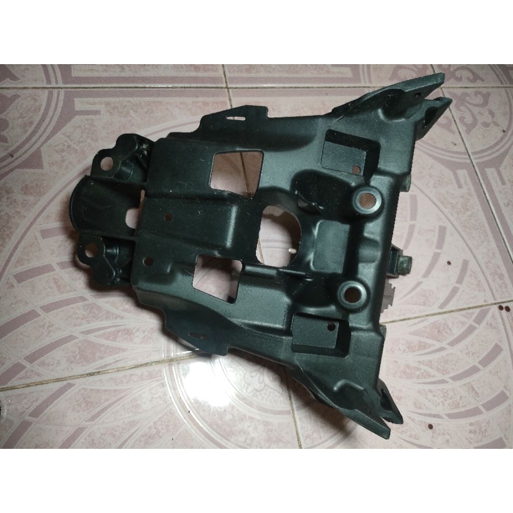 COVER BATOK BELAKANG HONDA CBR KODE PART 61311-K15-9000