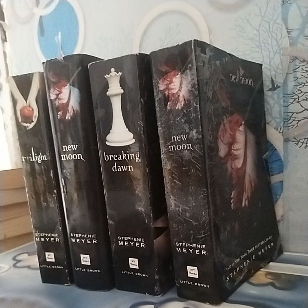 STEPHENIE MEYER