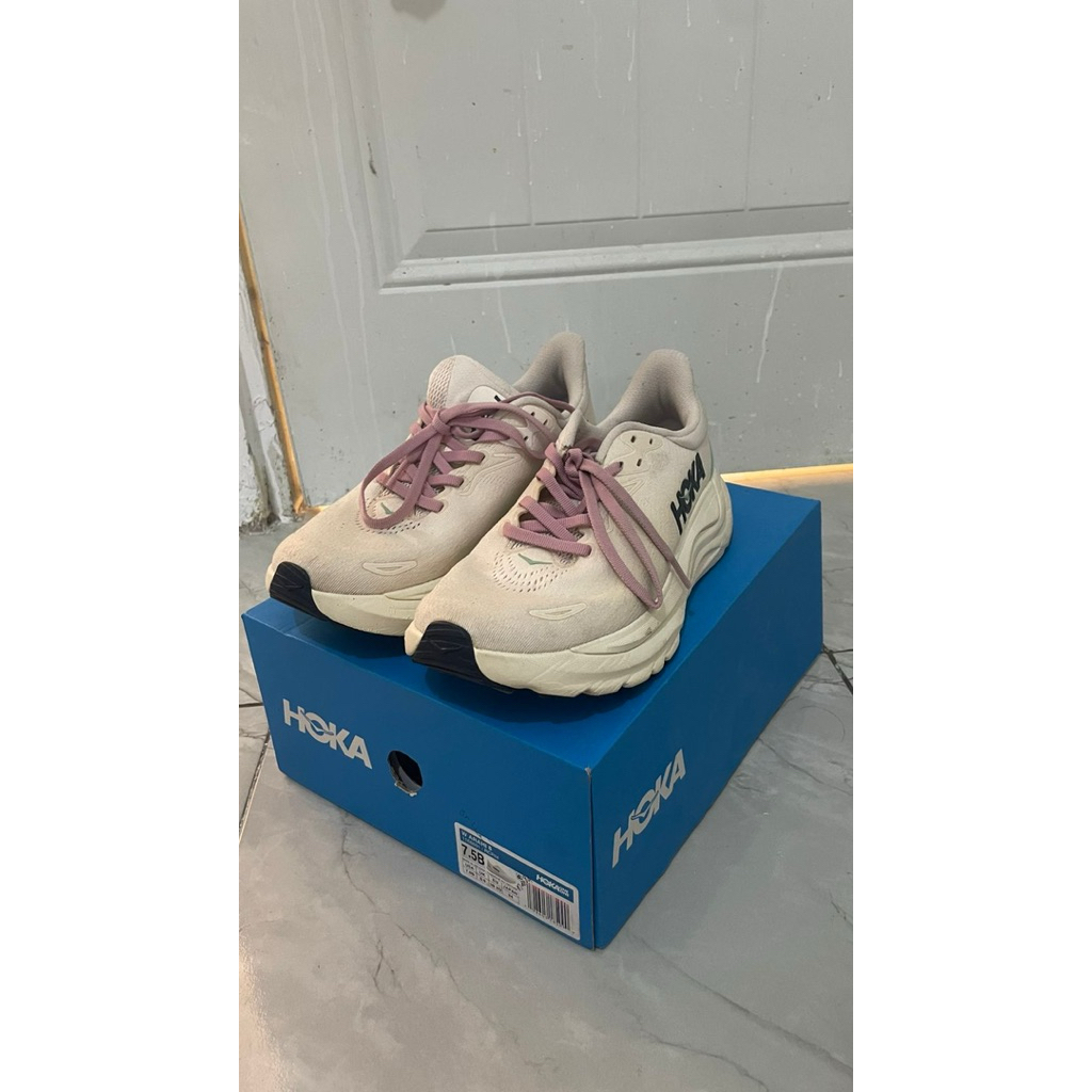 Hoka Arahi 8 Rose Creame