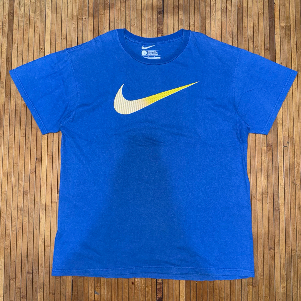 VINTAGE 90s Y2K NIKE  CENTER BIG SWOOSH SHORT SLEEVE TSHIRT
