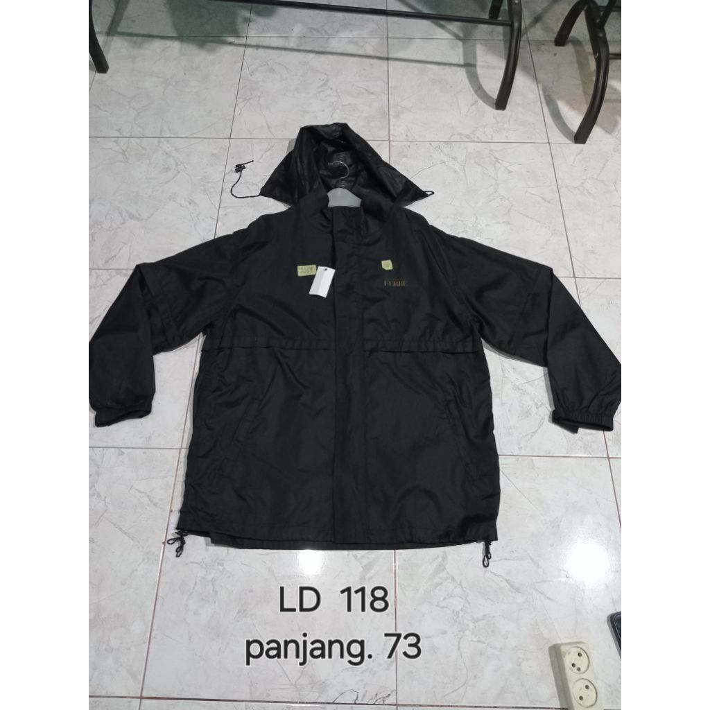 Jacket hitam outdoor Giant Franco Ferre
