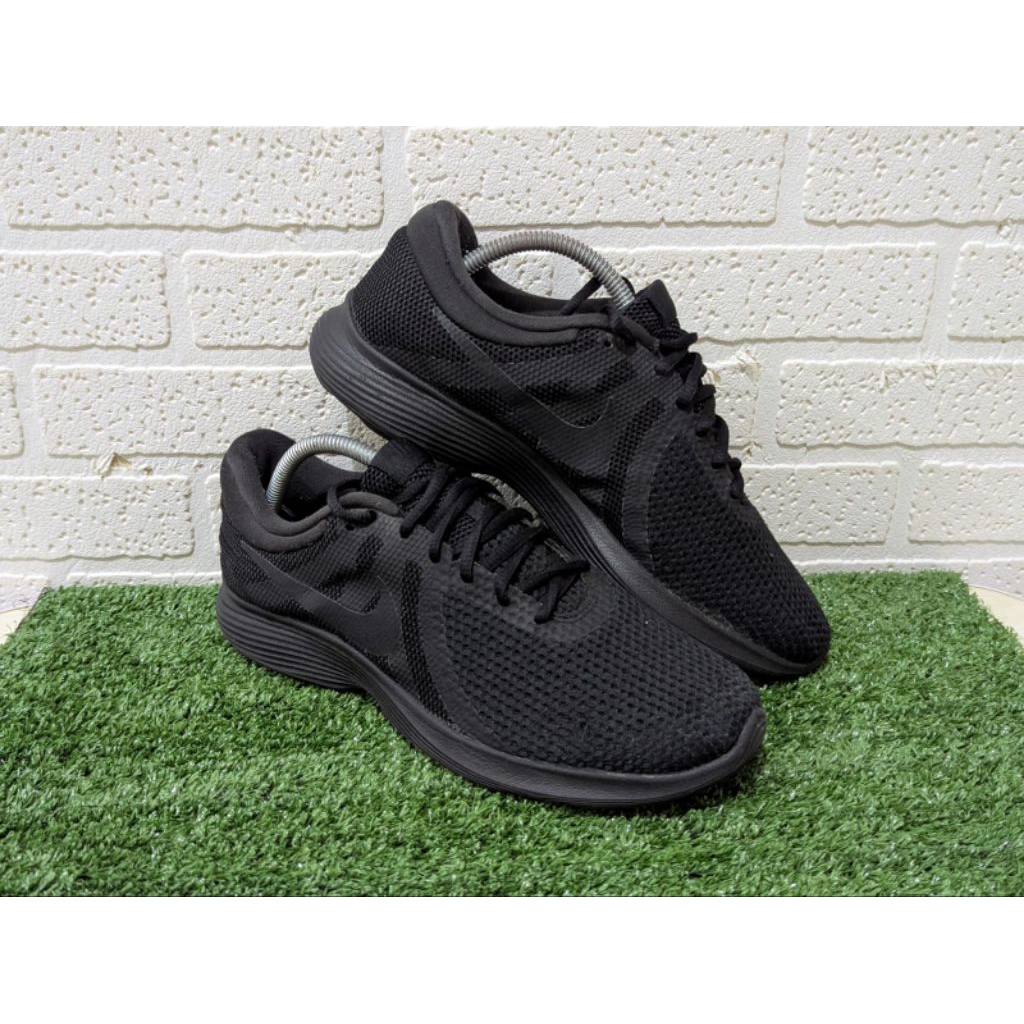 Sepatu Revo4 Second 42,5