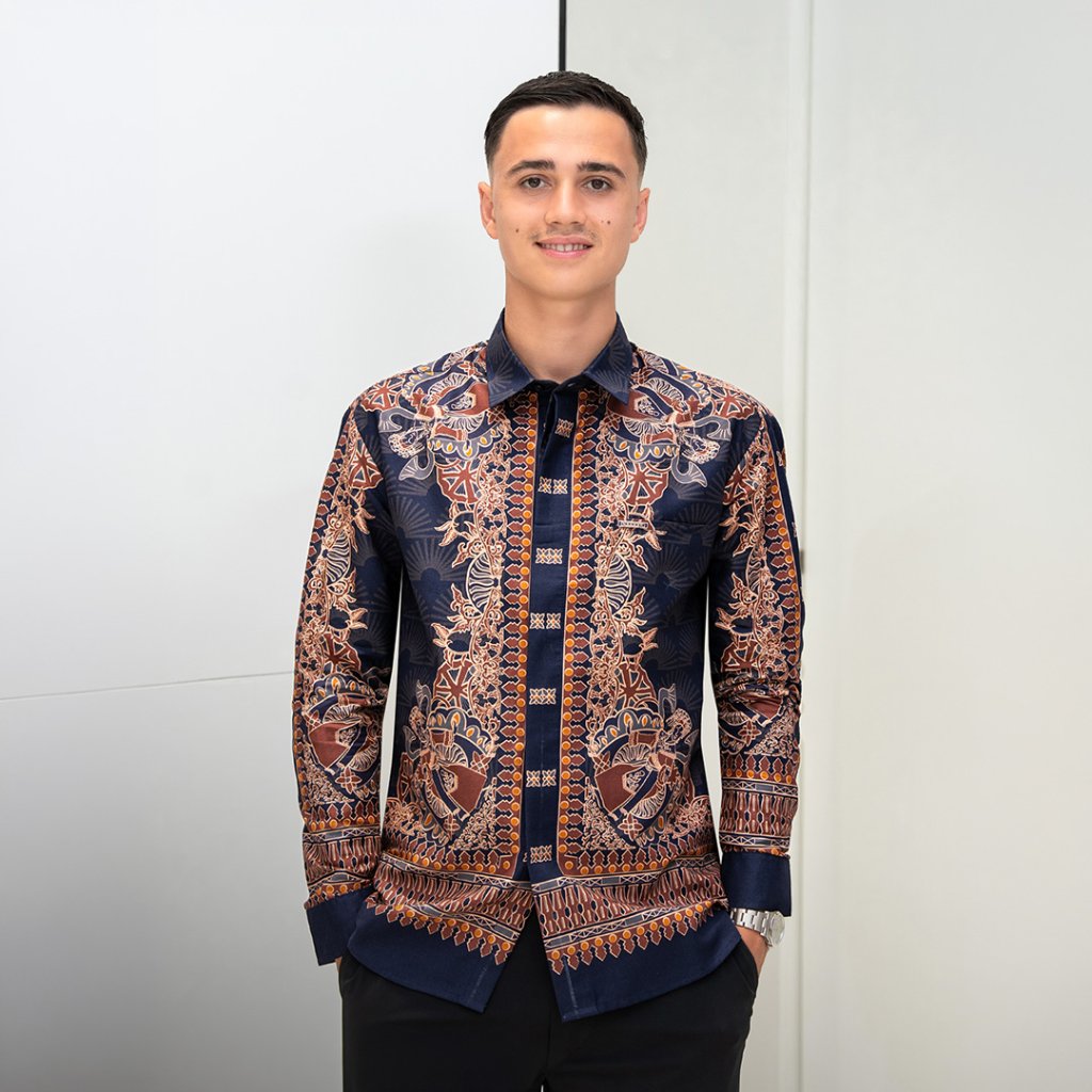 Laskala Batik Premium Betawi Navy Kemeja Batik Pria Slimfit Lengan Panjang