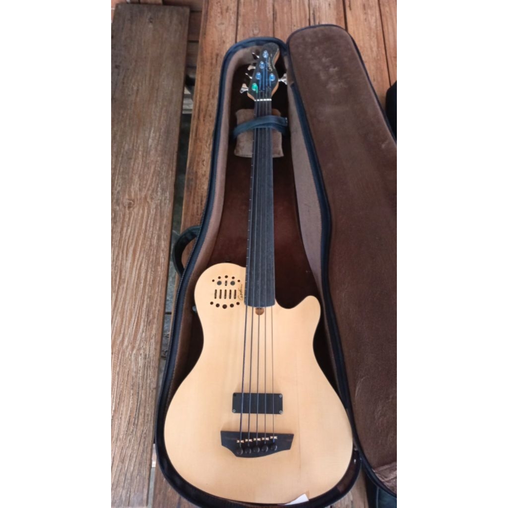 Godin 5 strings Bass fretless A5 Ultra