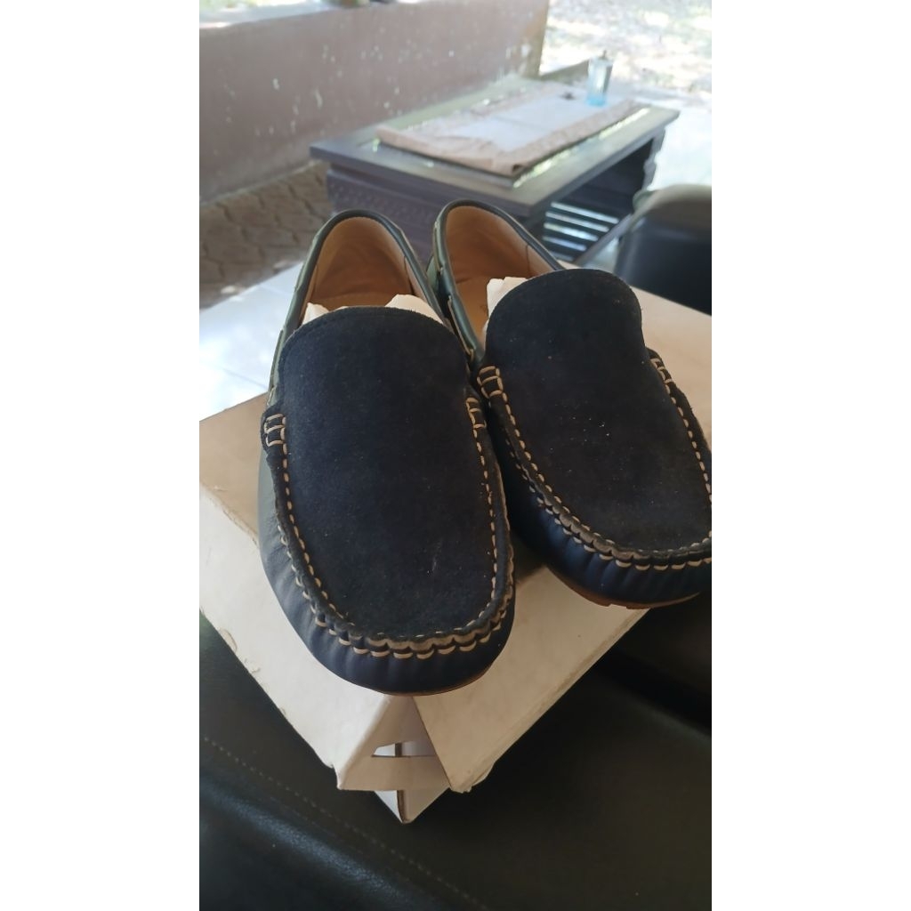 Sepatu wanita obermain