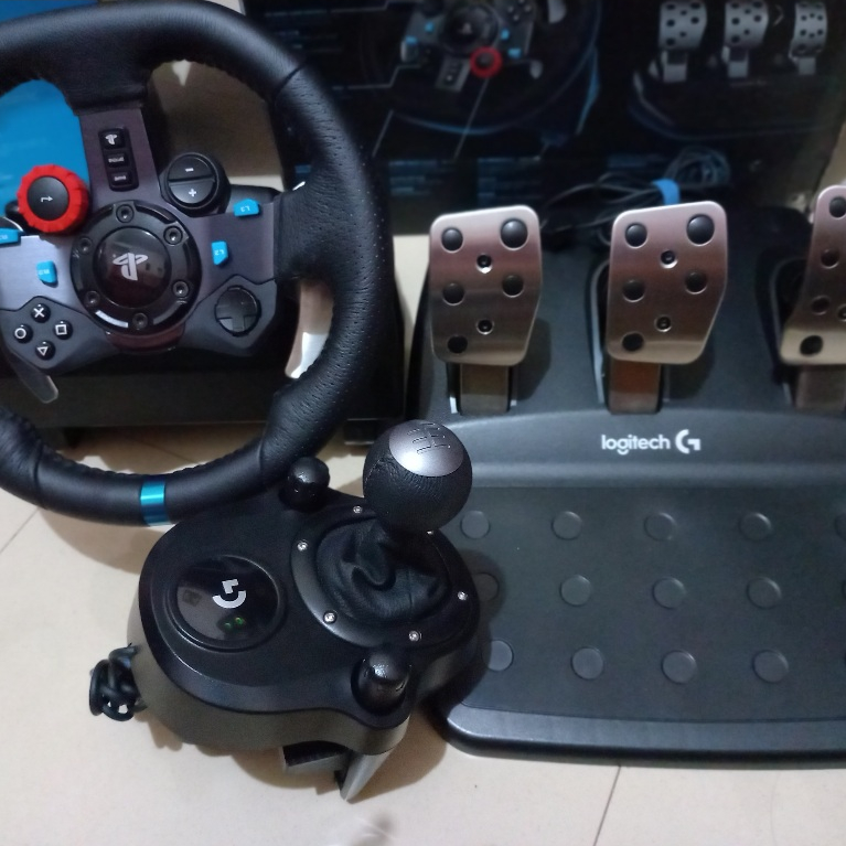 Logitech G29 Driving Force Racing Wheel + Pedals + Shifter SECOND