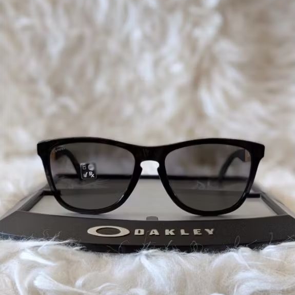 Kacamata Original Oakley Frogskins Mix Polished Black w/ Prizm Grey 009428F 12