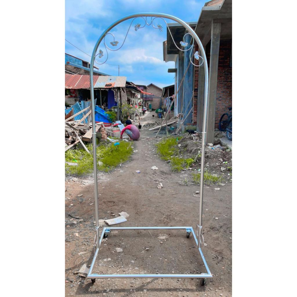 Tiang ayunan bayi roda