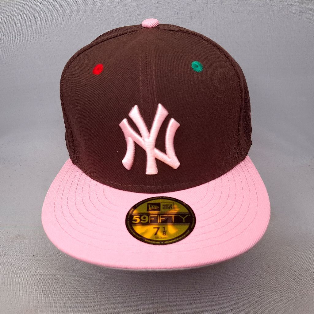 Ny_ Topi Fitted Coklat Visor Pink Patch