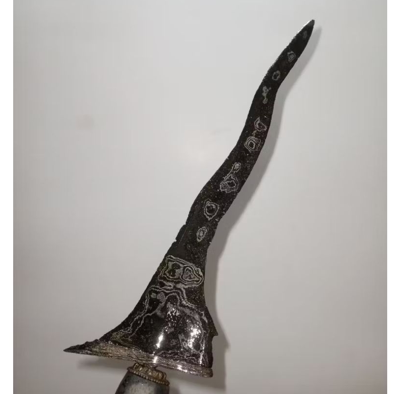 Keris Patrem Jangkung Pamor Melati Sinebar & Jung Isi Dunyo (sepuh)