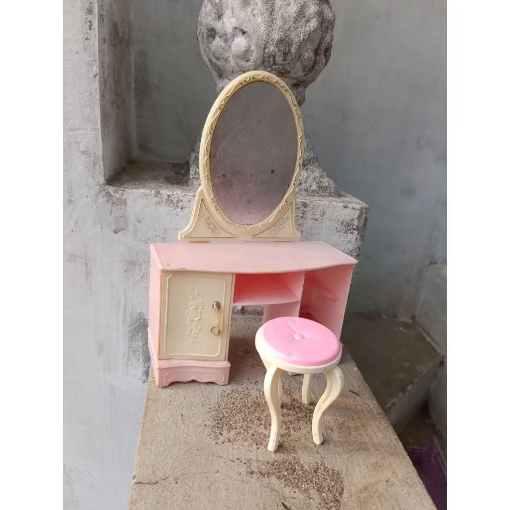 Set Meja Rias Pink Barbie Doll Preloved