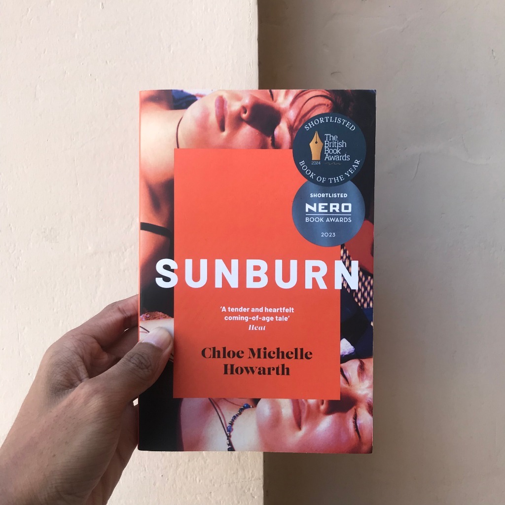 Buku Sunburn - Chloe Michelle Howarth