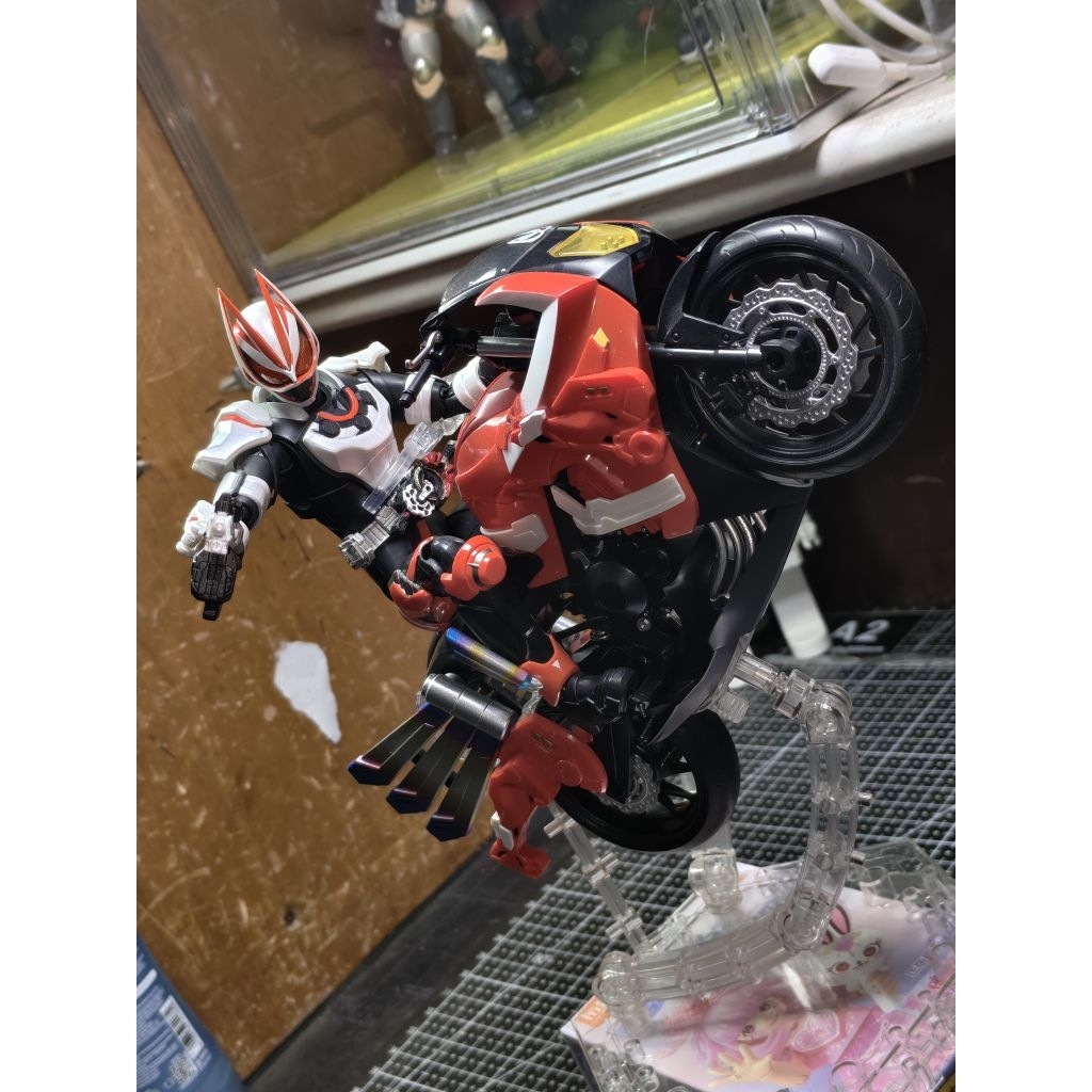 SHF KAMEN RIDER GEATS (First Release) & SHF BOOSTRIKER SET