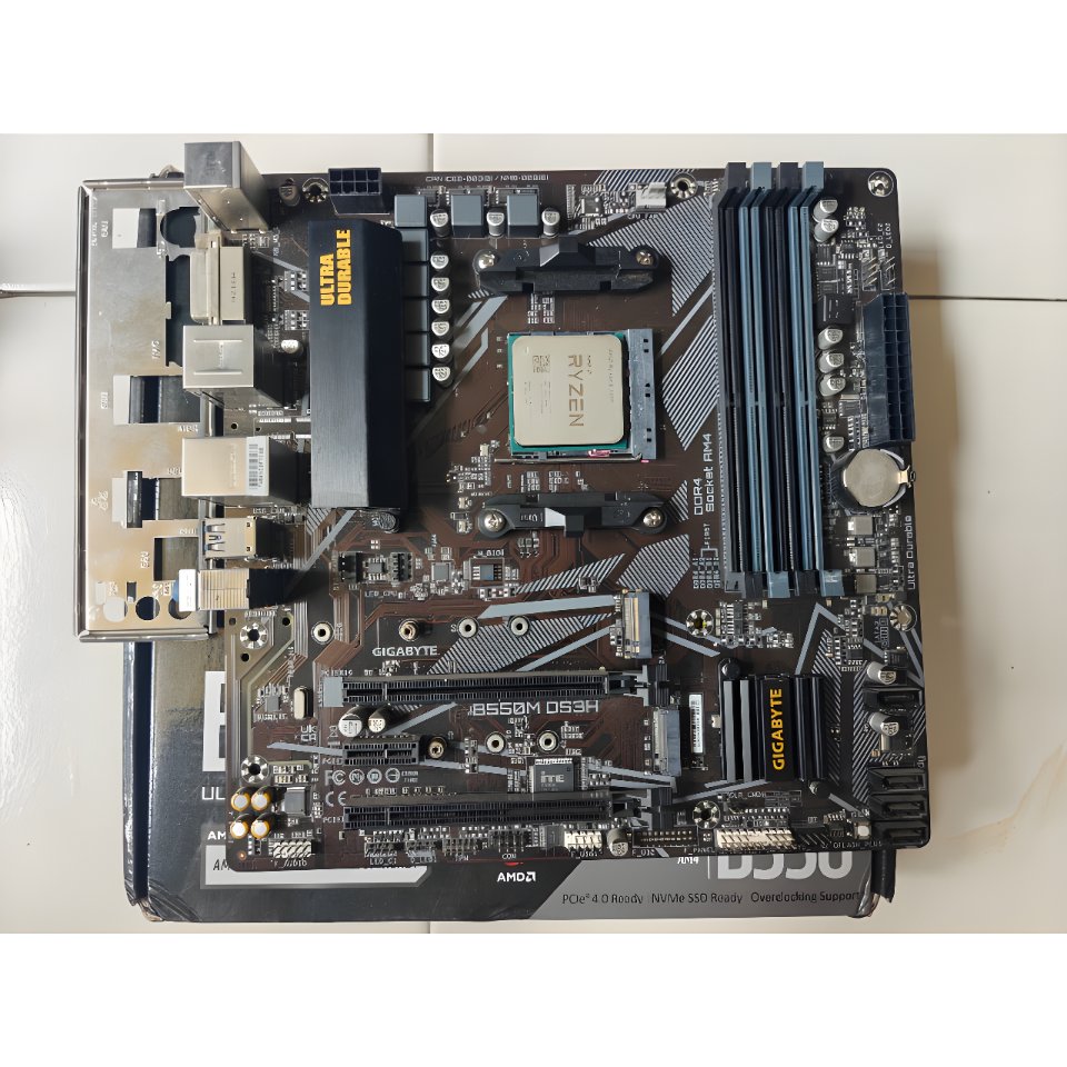 PAKET Motherboard GIGABYTE B550M DS3H + AMD Ryzen 5 5600