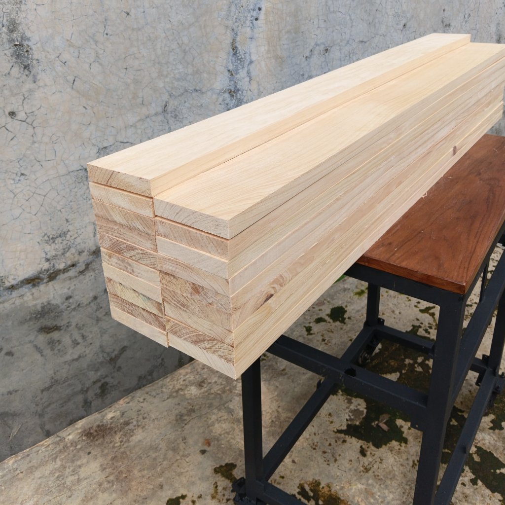 Papan Kayu Pinus Oven Kering Jati Belanda 20x3cm Serut Amplas Halus