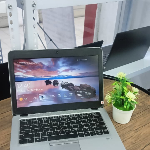 LAPTOP HP ELITEBOOK 820 G3/CORE I7 GEN 7/RAM 4GB/HDD 500GB