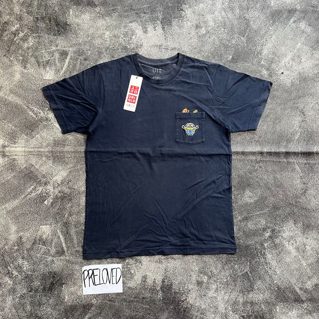 Tshirt Uniqlo UT x Minions Despicable Me Kaos Navy ukuran M