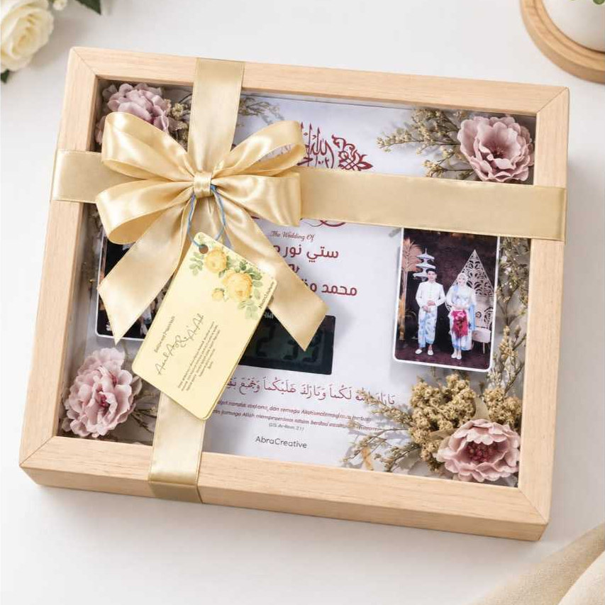 Frame Foto Pernikahan Arab dengan Jam Digital TAIKUN dekorasi bunga kering warna kayu